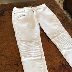 {Wish List} White Skinny Jeans. Size M = Size 4.